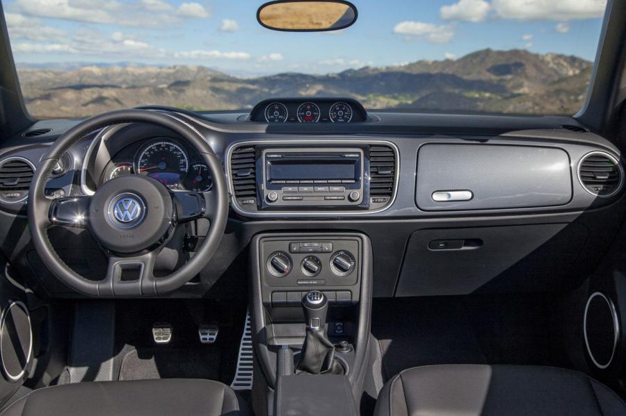  Volkswagen Beetle Cabriolet 2012 года  (фото 30 из 107)